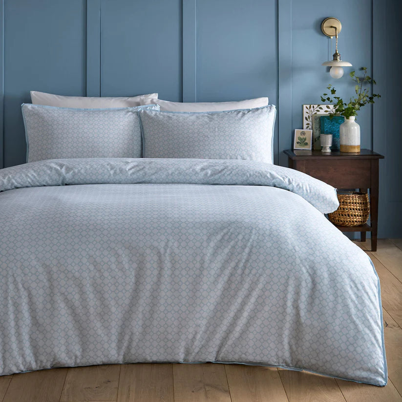 Appletree Willow Tree Scene duvet cover set with blue countryside toile reversible cotton bedding