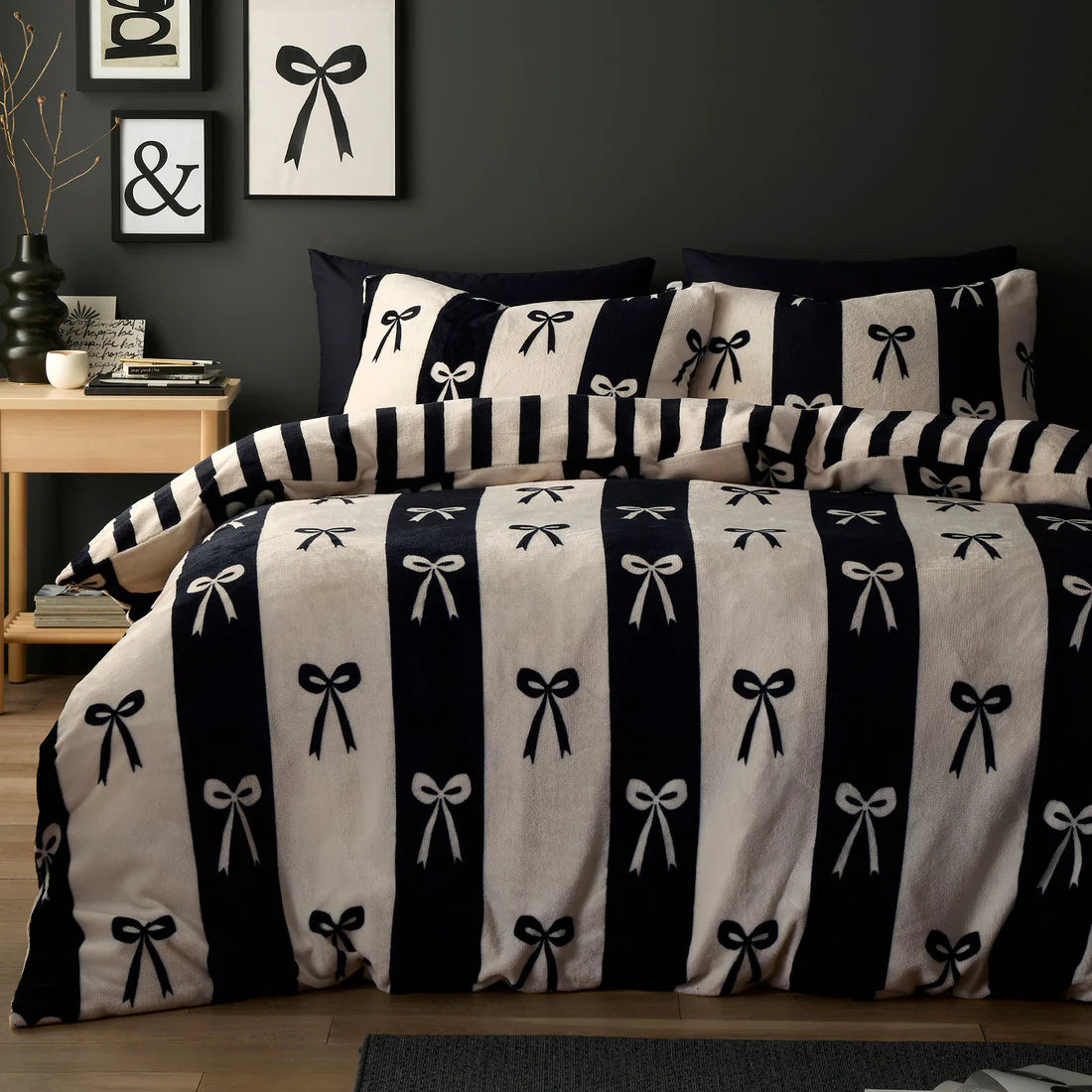 Fusion Bows Monochrome Reversible Duvet Cover Set