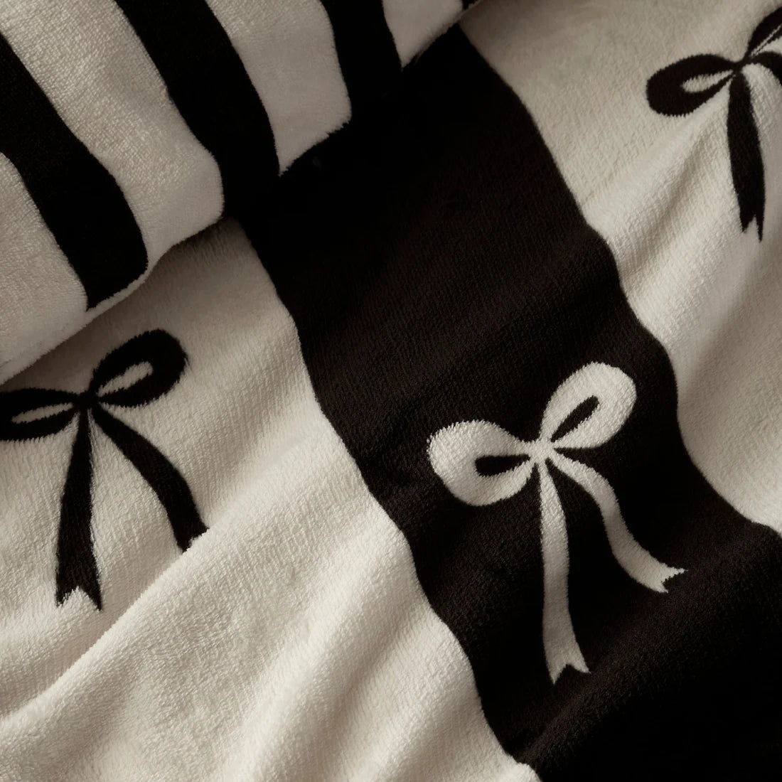 Fusion Bows Monochrome Reversible Duvet Cover Set