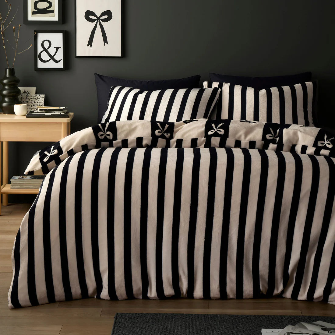 Fusion Bows Monochrome Reversible Duvet Cover Set