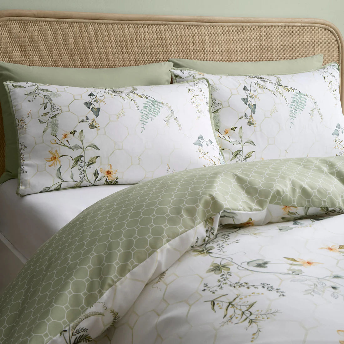 Appletree Floral Trellis 200 Thread Count Cotton Sateen Duvet Cover Set Green