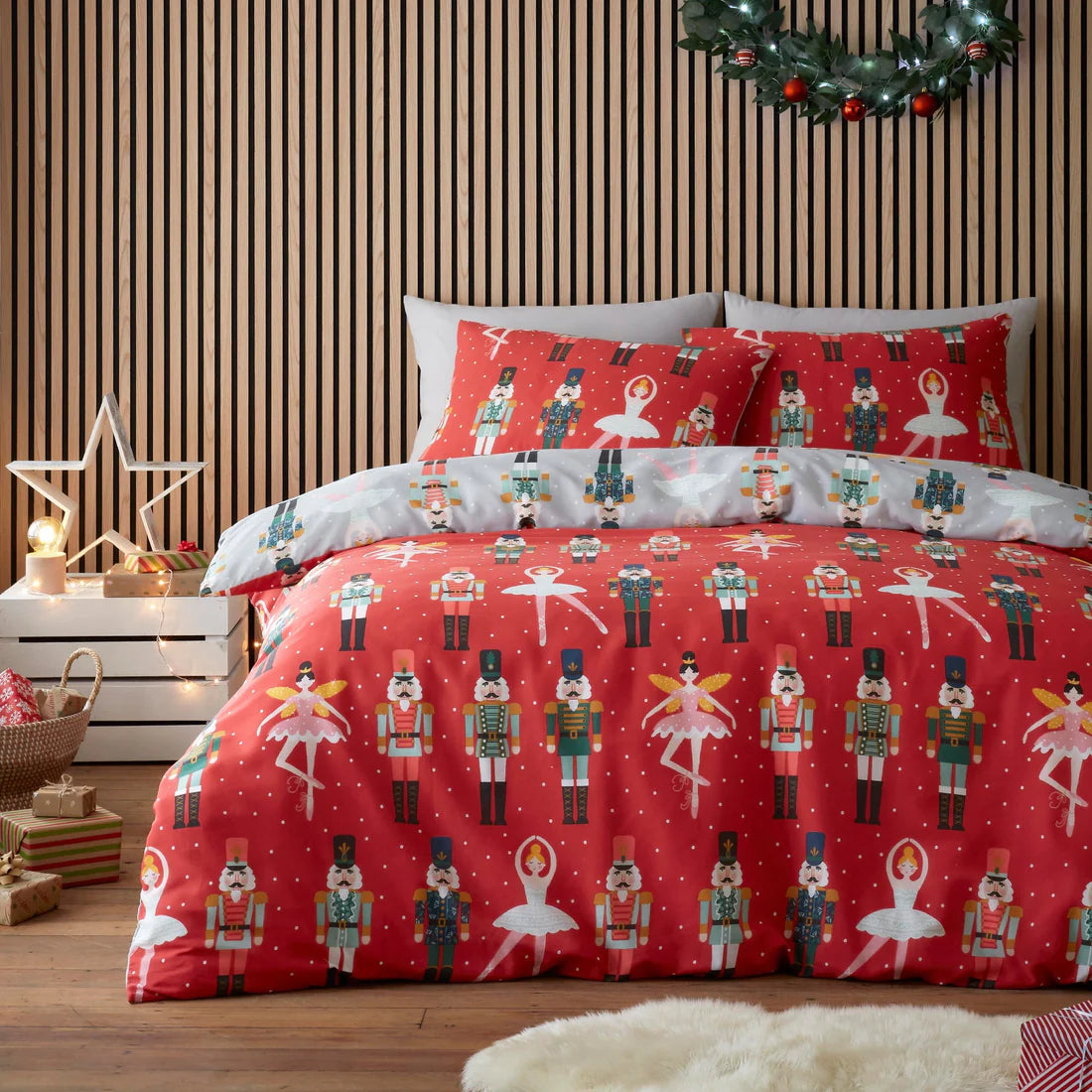 Fusion Nutcracker Christmas Duvet Cover Set in Red