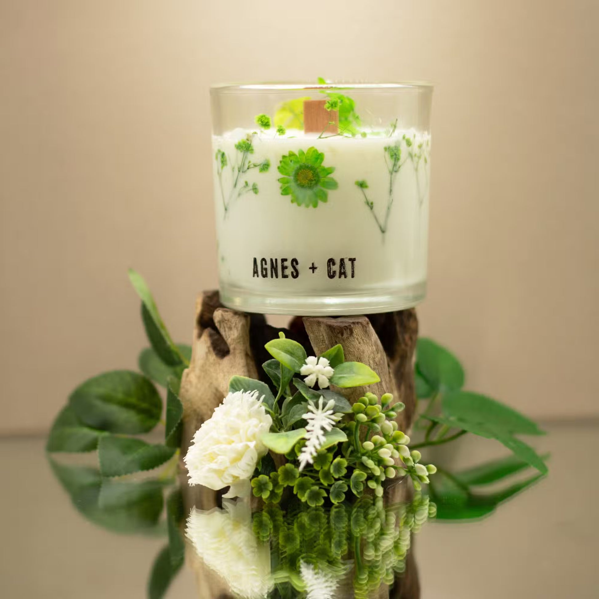 Agnes and Cat Fellberry botanical soy wax candle with sweet berry fragrance and dried florals