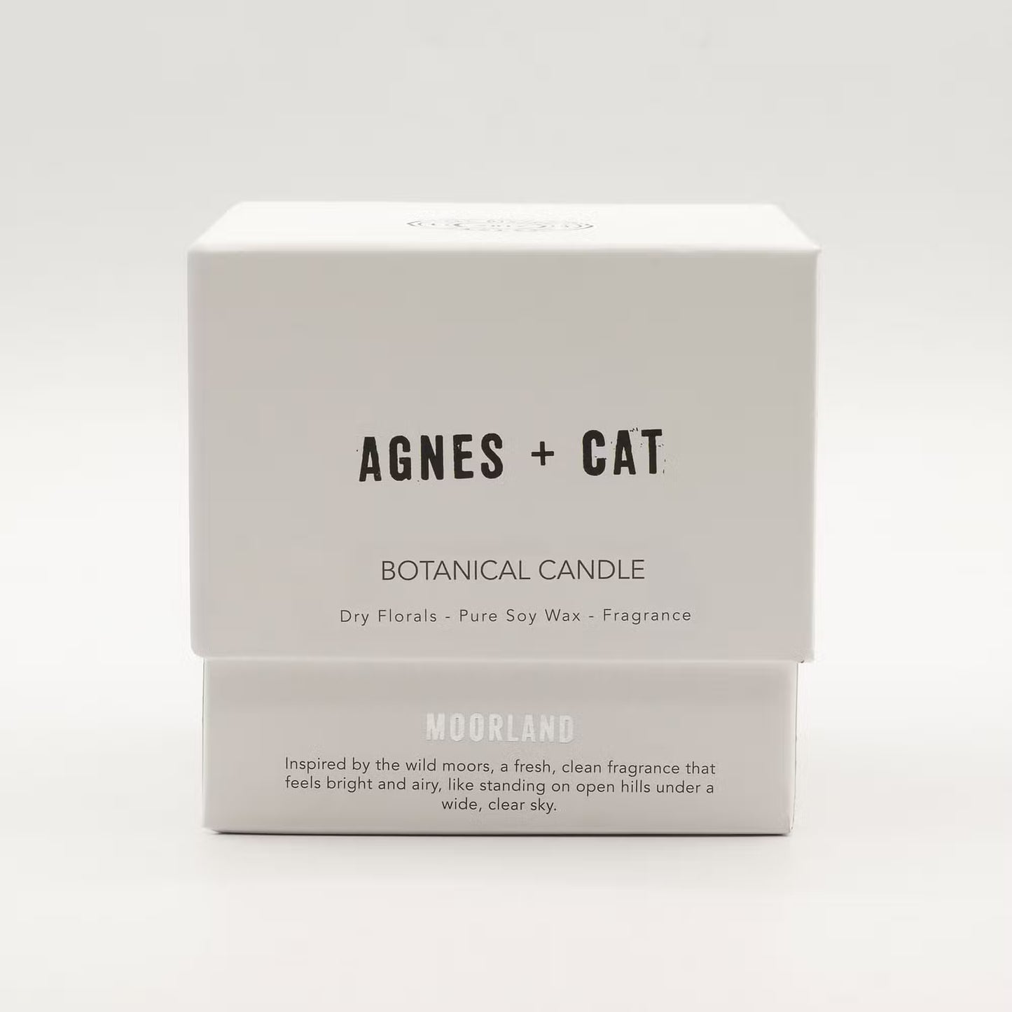 Agnes and Cat Moorland botanical soy wax candle with dried florals and fresh countryside-inspired fragrance