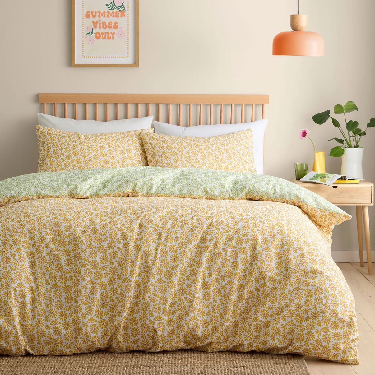 Fusion Retro Daisy duvet cover set with yellow floral reversible retro bedding design