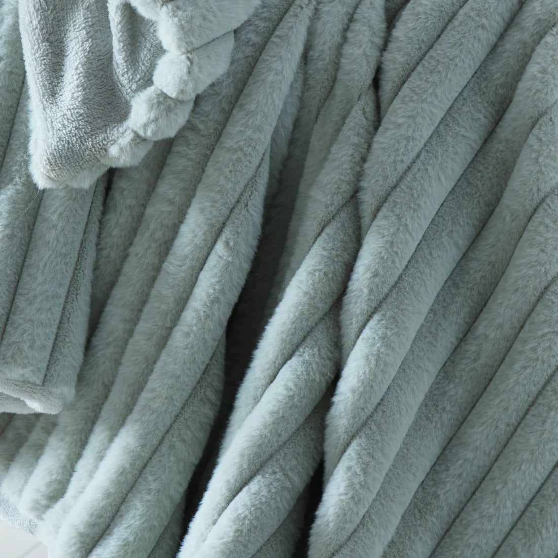 Appletree Morritz ribbed throw in green with soft luxury texture and cosy home styling