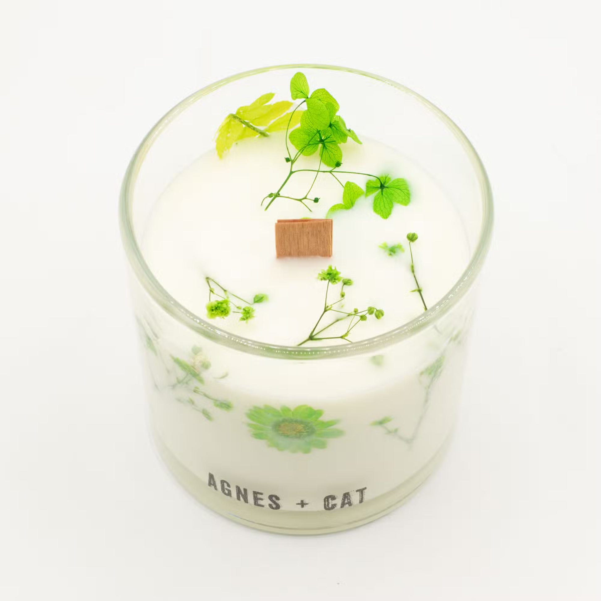 Agnes and Cat Fellberry botanical soy wax candle with sweet berry fragrance and dried florals
